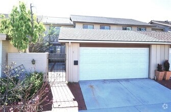 Building Photo - 3 Bayberry Way