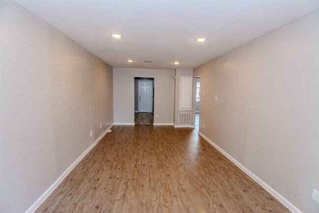 Foto del edificio - 1651 Northwood St