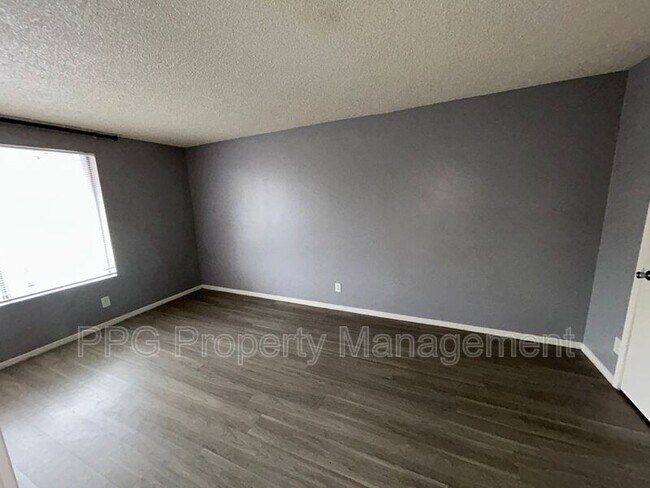 Foto del edificio - 2413 W Hazelwood St