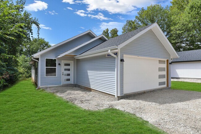 Foto del edificio - BRAND NEW 3 Bedroom | 2 Bathroom | 2 Car G...