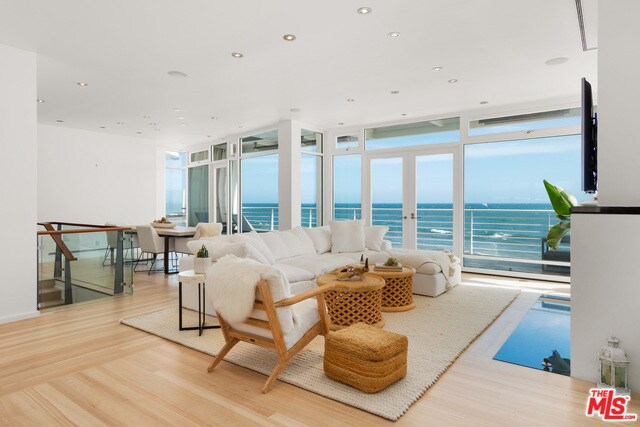 Foto del edificio - 24752 Malibu Rd