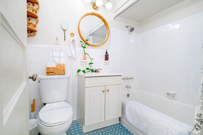 1 habitación, 1 baño - 375 pies cuadrados - Baño - Main Plaza Apartments