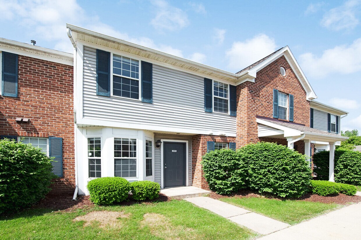 900 West Townhomes 900 W Edgewood Blvd Lansing, MI Apartments for