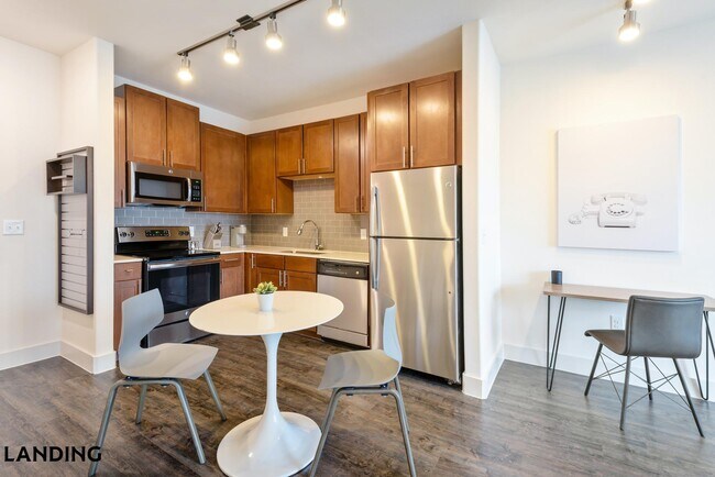 Foto del edificio - 2920 Shadowbriar Dr