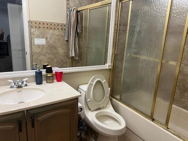 Foto del edificio - 5721 Riverside Dr