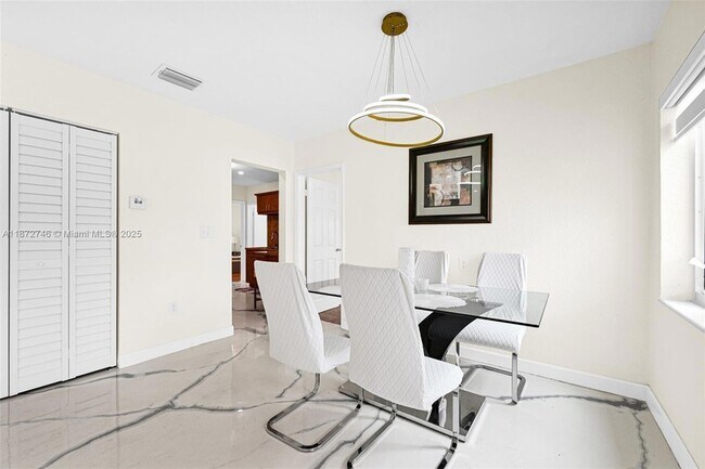 Foto del edificio - 6840 SW 26th Ct