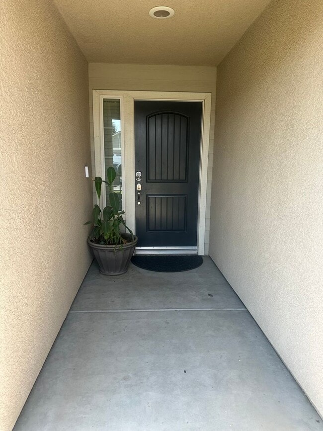 Foto del edificio - 4 bedroom 2 bath home in quiet Hanford nei...