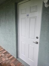 Building Photo - 3260 NE 19th Ave