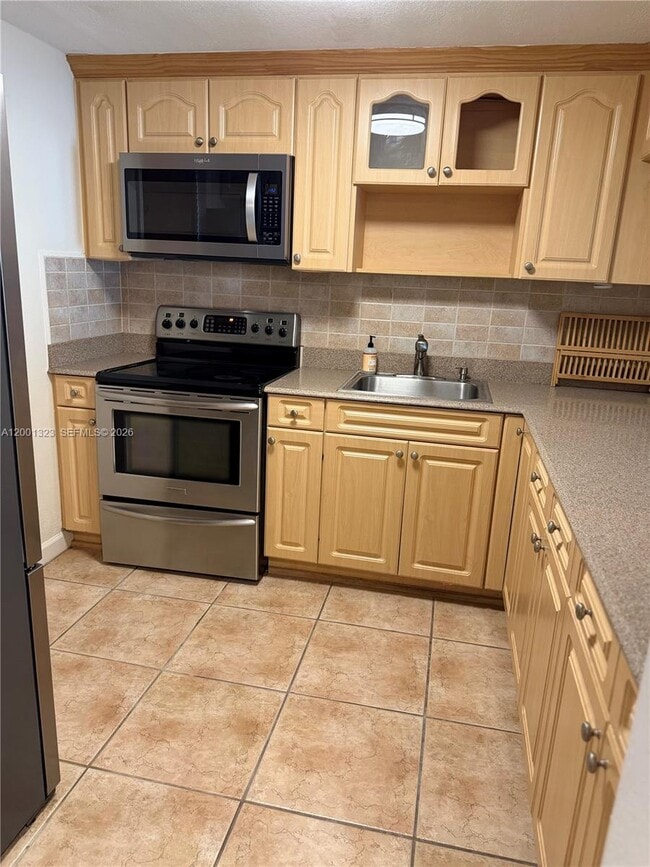 Building Photo - 100 Edgewater Dr