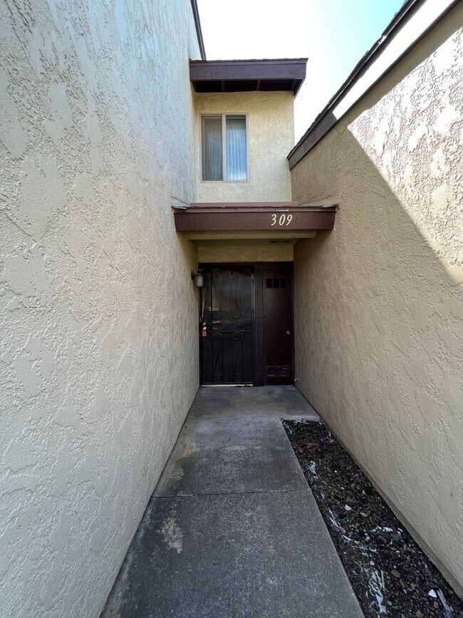 Foto del edificio - Dandy Dwelling 309 E. Rice Ranch