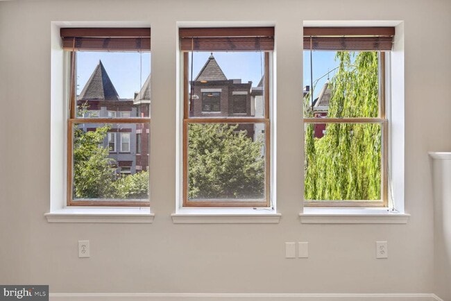 Foto del edificio - 70 Rhode Island Ave NW