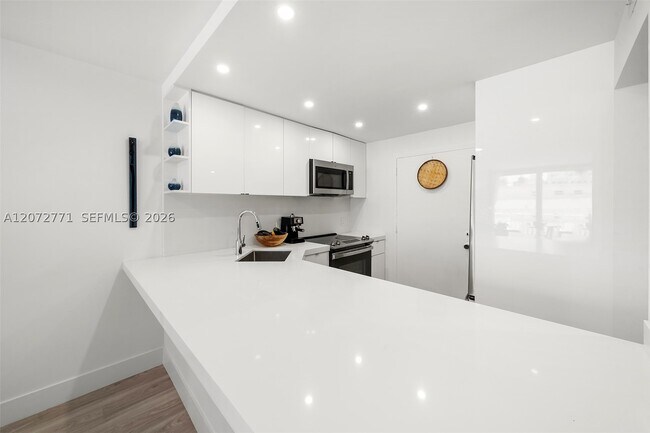 Building Photo - 345 Ocean 610