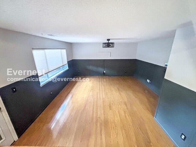 Foto del edificio - 4393 E Andover Ave