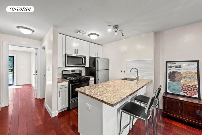 Foto del edificio - 476A Jefferson Ave