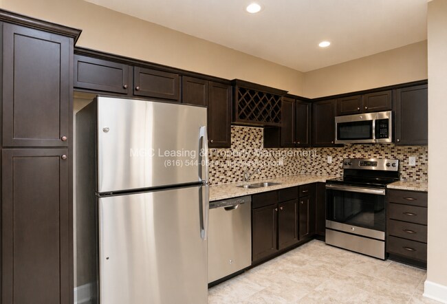 Building Photo - 2156 SW Timbertrace Ln