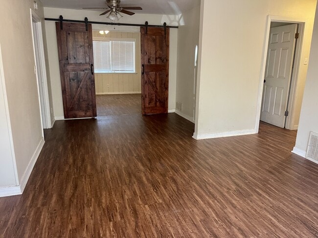 Building Photo - 2212 Sturges Dr