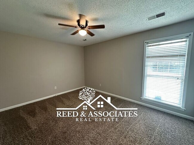 Foto del edificio - Bartlett Home Located in Quiet Cove!