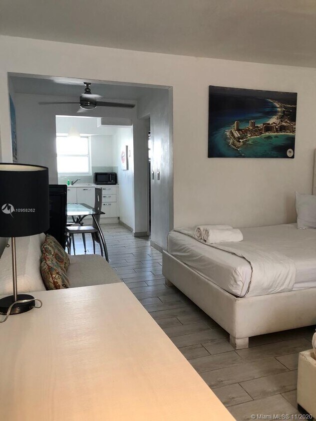 Building Photo - 1600  Pennsylvania Ave 3 Miami Beach Fl 33139