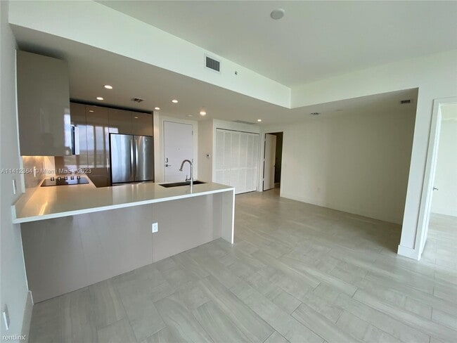 Building Photo - 2 br, 2 bath Condo - 2000 Metropica Way Ap...