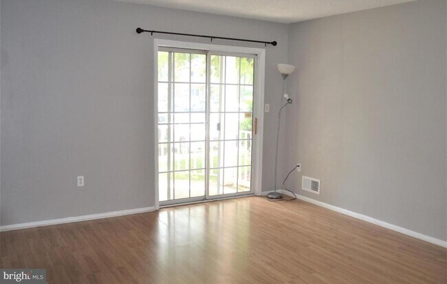 Foto del edificio - 7 Versailles Ct