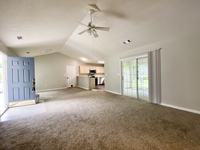 Building Photo - Home in Woodbridge With a Screened Porch a...