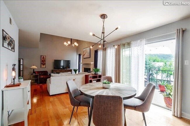 Foto del edificio - 1821 Westlake Dr