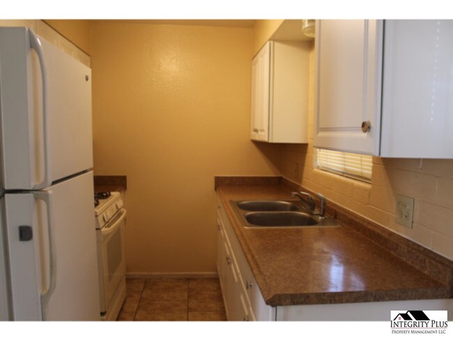 Building Photo - 2 bd, 1 ba