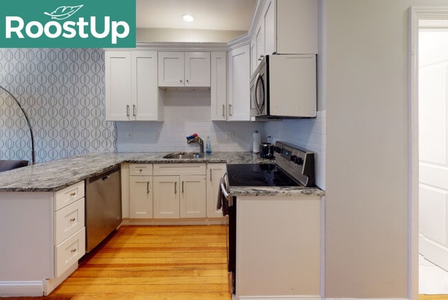 Foto del edificio - Furnished Private Bedroom in East Boston