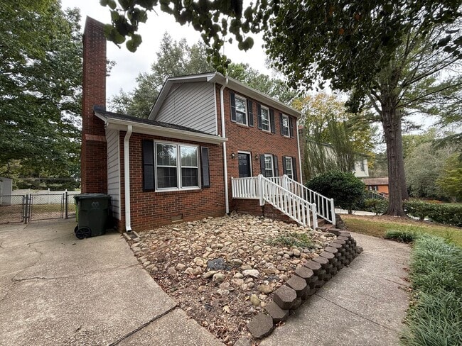 Building Photo - Charming 3BD, 2.5BA North Raleigh Home wit...