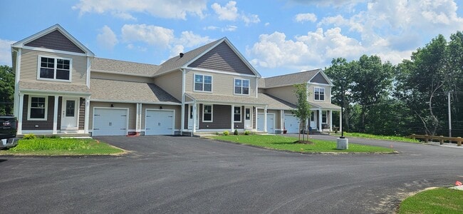 Building Photo - 719 Putnam Pike