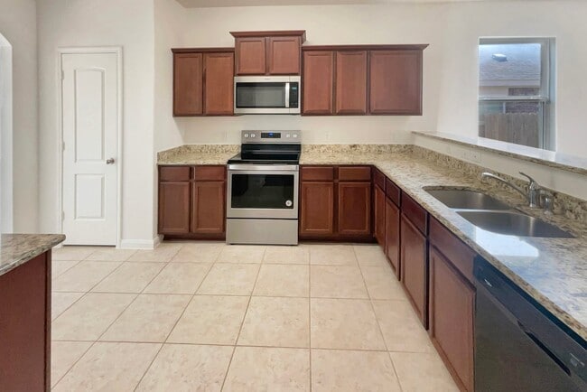 Building Photo - 163 Kennedy Dr
