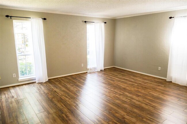 Building Photo - 6410 Del Monte Dr