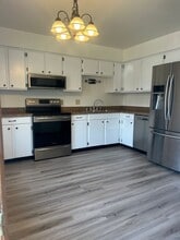Building Photo - 1001-1007 Brookwood Dr