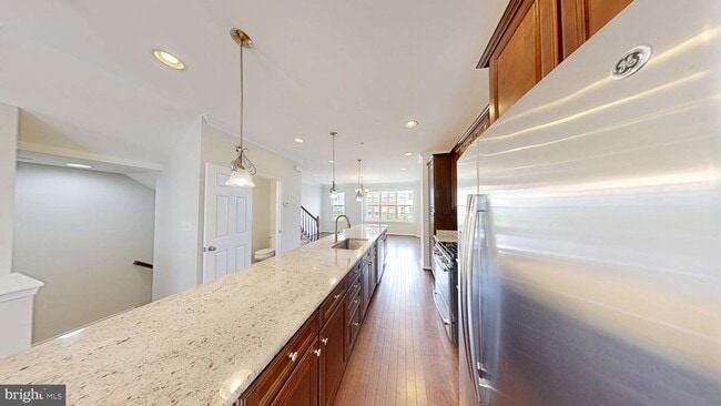 Building Photo - 3616 Summer House St