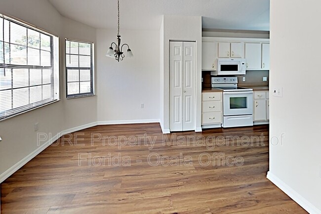 Building Photo - 3911 NE 22nd Ln