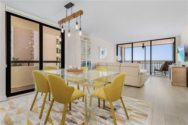 Foto del edificio - 8400 Estero Blvd