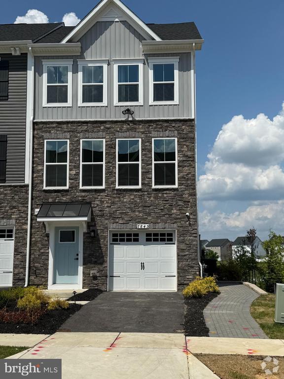 Building Photo - 7845 Blackbriar Wy