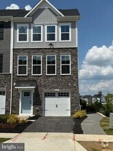 Building Photo - 7845 Blackbriar Wy