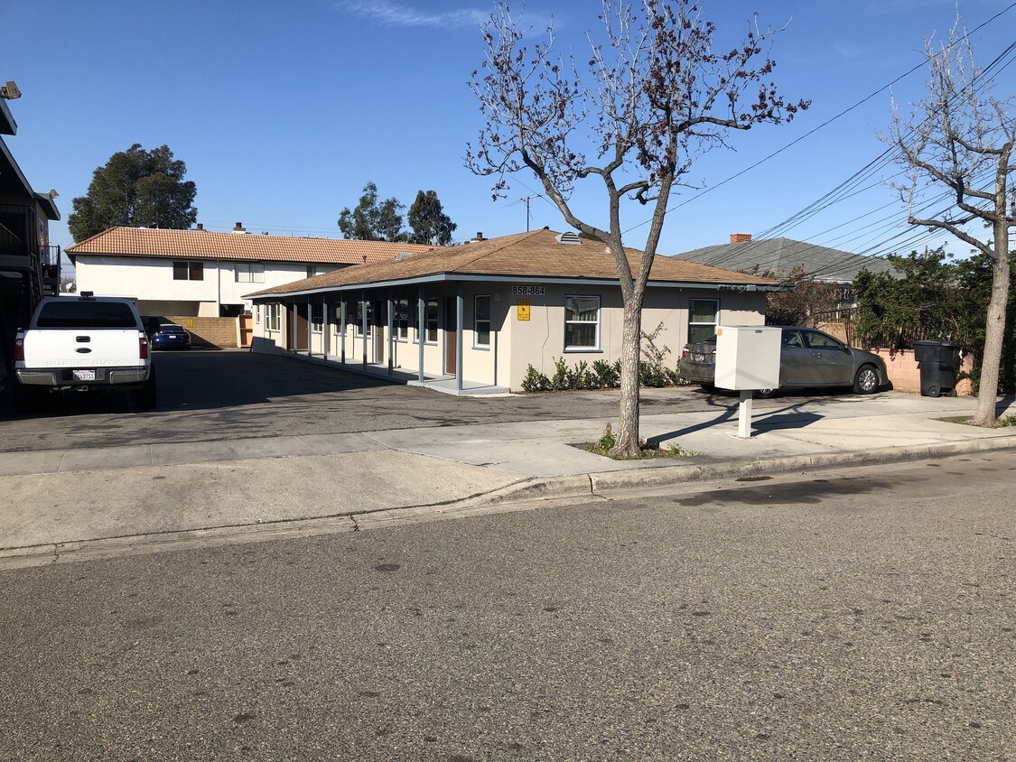 Foto principal - 858 N Olive St