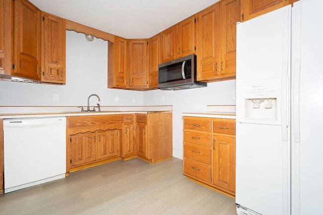 Building Photo - Peaceful 3 Bedroom in Cicero!
