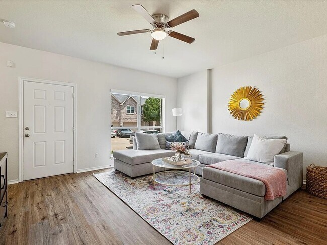 Photo - 2305 Homewood Ln