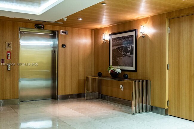 Foto del edificio - 9400 W Bay Harbor Dr