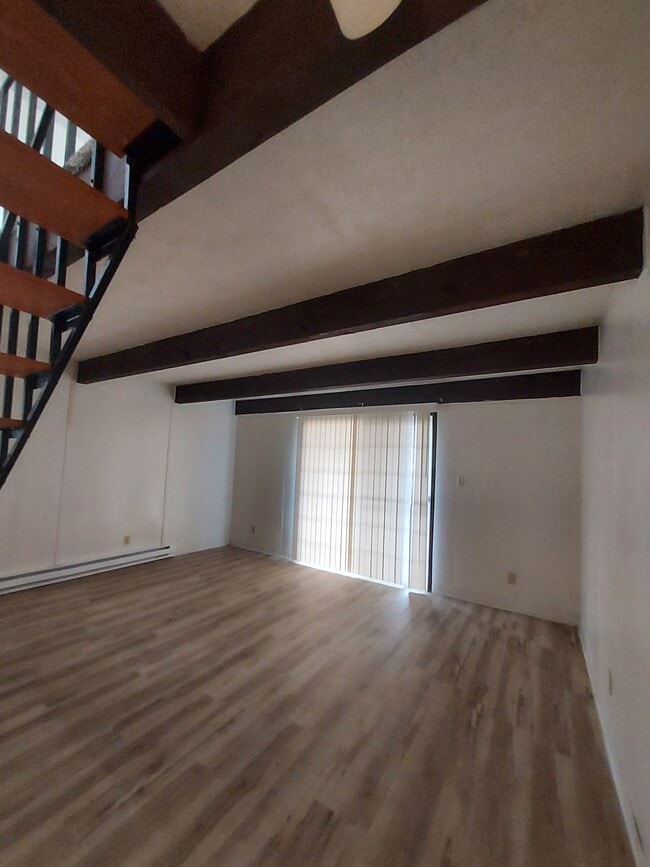 Building Photo - 185 Buckingham St