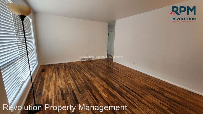 Foto del edificio - 4 br, 1 bath House - 2032 Custer Ave