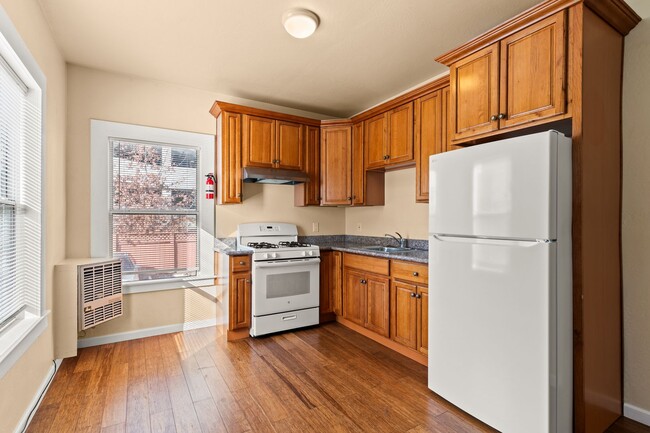 Foto del edificio - Utilities Included! Bright 1BD w/ Granite Kitchen & Plank Flooring