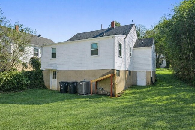 Building Photo - 1009 Lindsay St