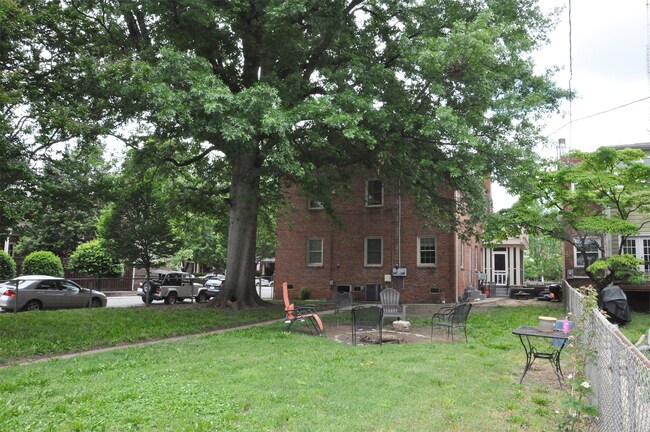 Foto del edificio - 3233 W Franklin St