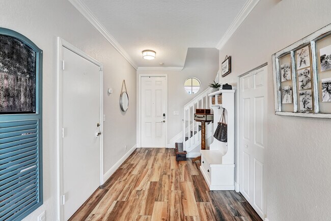 Building Photo - 3008 N Evergreen Cir