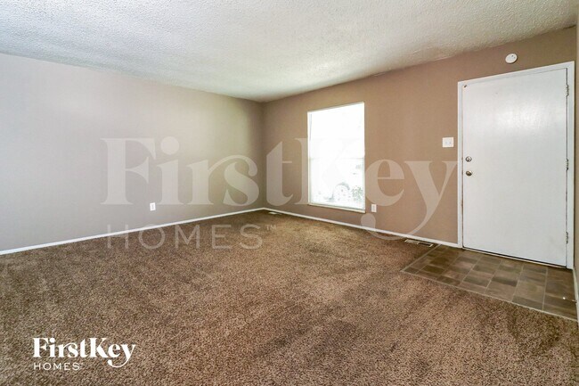 Foto del edificio - 6155 Fox Chase Ct