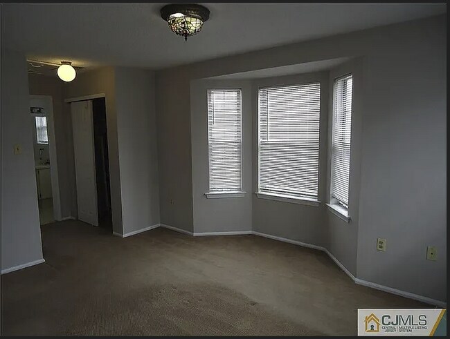 Foto del edificio - 3 Pembrook Ave